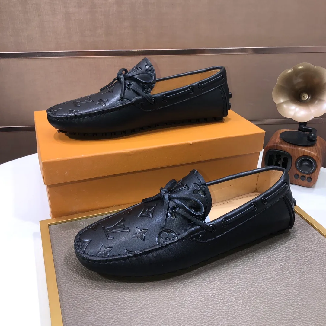 Men's men's shoes 💰420💰 [LV Doudou Shoes] (sheepskin lining) new model is on the market, available on the official website. The new Doudou shoes are processed into single-color materials, and the uppers are made of imported cowhide material. The body of the shoe is fully hemmed with mark thread, and is lined with imported original cowhide leather. The elegant shoe shape is super suitable for all-matching, and the size is 38-44.